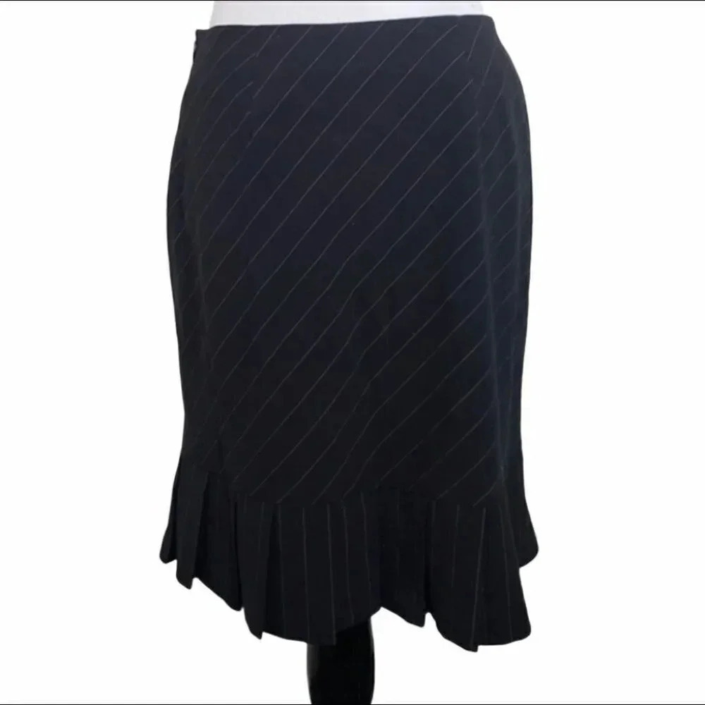 Larry Levine stretch 6 black pinstripe pleated skirt Office Siren Business